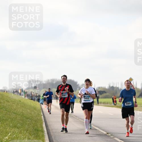12.04.2026 - 45. Internationalen Wilhelmsburger Insellauf Dr. Thomas Lammeyer http://msf.ph/oto/9440402 12.04.2026 10:04:56 Laufen 4087, 5452, 4068 meine-sportfotos.de