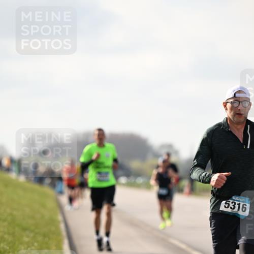 12.04.2026 - 45. Internationalen Wilhelmsburger Insellauf Dr. Thomas Lammeyer http://msf.ph/oto/9440538 12.04.2026 10:05:25 Laufen 5316 meine-sportfotos.de