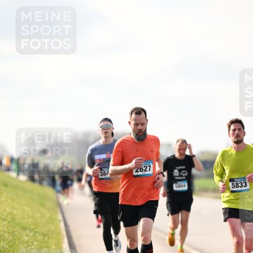 12.04.2026 - 45. Internationalen Wilhelmsburger Insellauf Dr. Thomas Lammeyer http://msf.ph/oto/9440629 12.04.2026 10:05:39 Laufen 384, 2627, 5804, 5833 meine-sportfotos.de