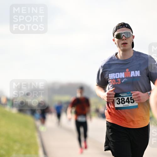 12.04.2026 - 45. Internationalen Wilhelmsburger Insellauf Dr. Thomas Lammeyer http://msf.ph/oto/9440653 12.04.2026 10:05:43 Laufen 70, 3, 45, 3845 meine-sportfotos.de