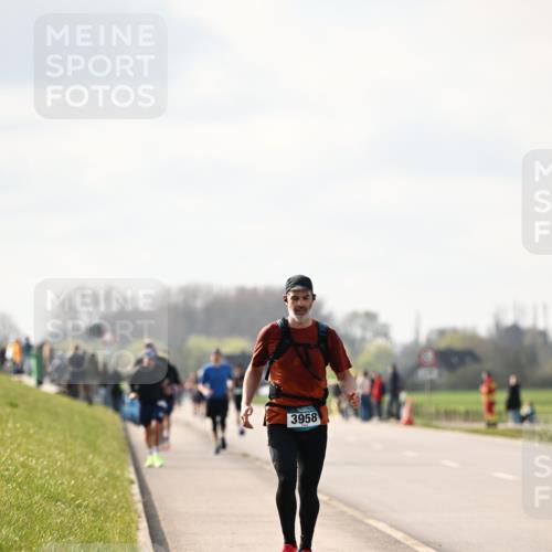 12.04.2026 - 45. Internationalen Wilhelmsburger Insellauf Dr. Thomas Lammeyer http://msf.ph/oto/9440662 12.04.2026 10:05:44 Laufen 3958 meine-sportfotos.de