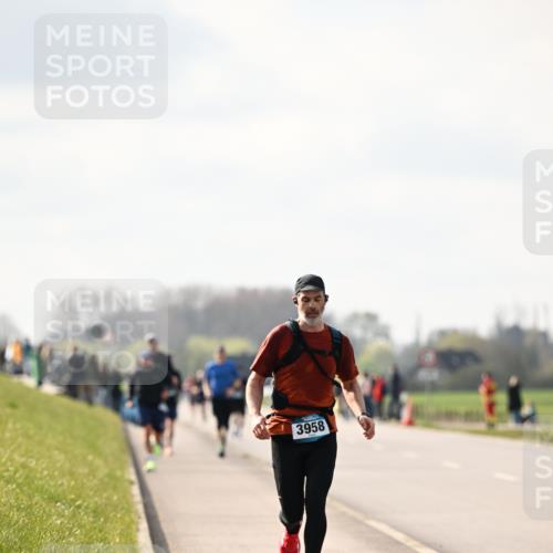 12.04.2026 - 45. Internationalen Wilhelmsburger Insellauf Dr. Thomas Lammeyer http://msf.ph/oto/9440666 12.04.2026 10:05:45 Laufen 3958 meine-sportfotos.de