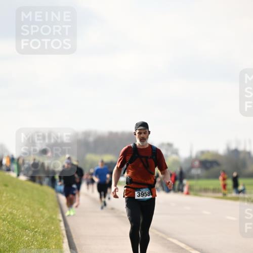 12.04.2026 - 45. Internationalen Wilhelmsburger Insellauf Dr. Thomas Lammeyer http://msf.ph/oto/9440667 12.04.2026 10:05:45 Laufen 3958 meine-sportfotos.de
