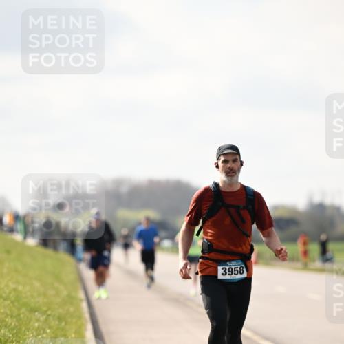12.04.2026 - 45. Internationalen Wilhelmsburger Insellauf Dr. Thomas Lammeyer http://msf.ph/oto/9440677 12.04.2026 10:05:46 Laufen 3958 meine-sportfotos.de