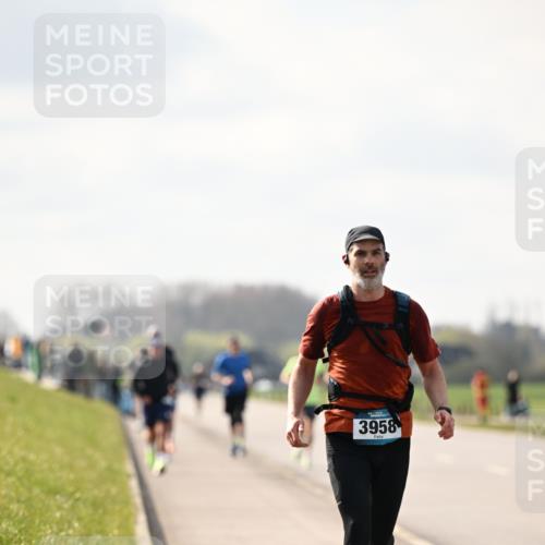 12.04.2026 - 45. Internationalen Wilhelmsburger Insellauf Dr. Thomas Lammeyer http://msf.ph/oto/9440678 12.04.2026 10:05:47 Laufen 3958 meine-sportfotos.de