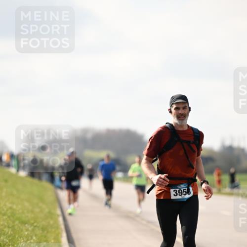 12.04.2026 - 45. Internationalen Wilhelmsburger Insellauf Dr. Thomas Lammeyer http://msf.ph/oto/9440680 12.04.2026 10:05:47 Laufen 3956 meine-sportfotos.de