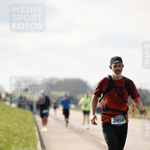 12.04.2026 - 45. Internationalen Wilhelmsburger Insellauf Dr. Thomas Lammeyer http://msf.ph/oto/9440682 12.04.2026 10:05:47 Laufen 3958 meine-sportfotos.de