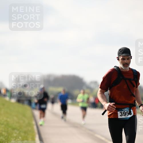 12.04.2026 - 45. Internationalen Wilhelmsburger Insellauf Dr. Thomas Lammeyer http://msf.ph/oto/9440685 12.04.2026 10:05:48 Laufen 3956 meine-sportfotos.de
