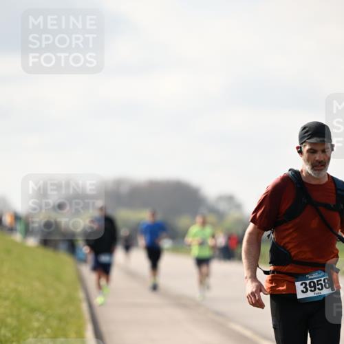 12.04.2026 - 45. Internationalen Wilhelmsburger Insellauf Dr. Thomas Lammeyer http://msf.ph/oto/9440686 12.04.2026 10:05:48 Laufen 3958 meine-sportfotos.de