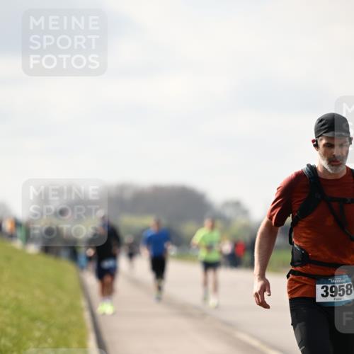 12.04.2026 - 45. Internationalen Wilhelmsburger Insellauf Dr. Thomas Lammeyer http://msf.ph/oto/9440687 12.04.2026 10:05:48 Laufen 3958 meine-sportfotos.de