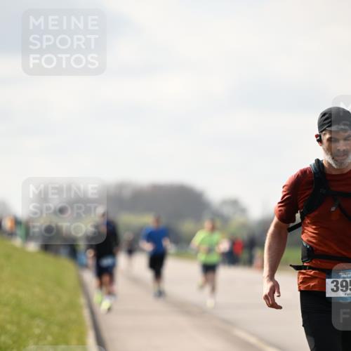 12.04.2026 - 45. Internationalen Wilhelmsburger Insellauf Dr. Thomas Lammeyer http://msf.ph/oto/9440688 12.04.2026 10:05:48 Laufen 45, 395 meine-sportfotos.de