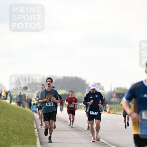 12.04.2026 - 45. Internationalen Wilhelmsburger Insellauf Dr. Thomas Lammeyer http://msf.ph/oto/9440831 12.04.2026 10:06:10 Laufen 4242, 4713 meine-sportfotos.de