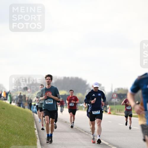 12.04.2026 - 45. Internationalen Wilhelmsburger Insellauf Dr. Thomas Lammeyer http://msf.ph/oto/9440832 12.04.2026 10:06:10 Laufen 4242, 4713 meine-sportfotos.de
