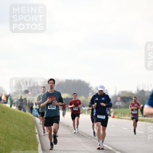 12.04.2026 - 45. Internationalen Wilhelmsburger Insellauf Dr. Thomas Lammeyer http://msf.ph/oto/9440834 12.04.2026 10:06:11 Laufen 4242, 4713 meine-sportfotos.de