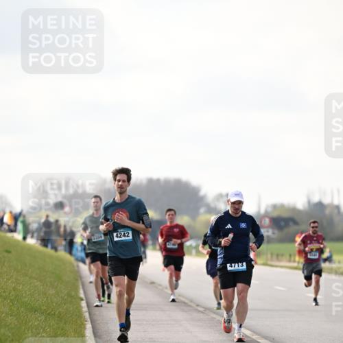 12.04.2026 - 45. Internationalen Wilhelmsburger Insellauf Dr. Thomas Lammeyer http://msf.ph/oto/9440838 12.04.2026 10:06:11 Laufen 4242, 4713 meine-sportfotos.de
