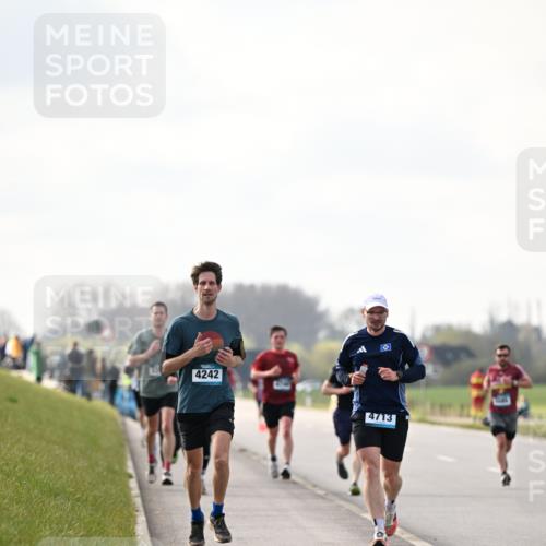 12.04.2026 - 45. Internationalen Wilhelmsburger Insellauf Dr. Thomas Lammeyer http://msf.ph/oto/9440840 12.04.2026 10:06:11 Laufen 4242, 4713 meine-sportfotos.de