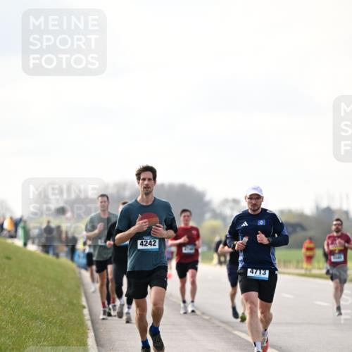 12.04.2026 - 45. Internationalen Wilhelmsburger Insellauf Dr. Thomas Lammeyer http://msf.ph/oto/9440845 12.04.2026 10:06:12 Laufen 4242, 4713 meine-sportfotos.de