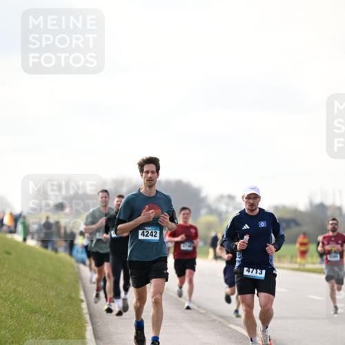 12.04.2026 - 45. Internationalen Wilhelmsburger Insellauf Dr. Thomas Lammeyer http://msf.ph/oto/9440846 12.04.2026 10:06:12 Laufen 4242, 4713 meine-sportfotos.de