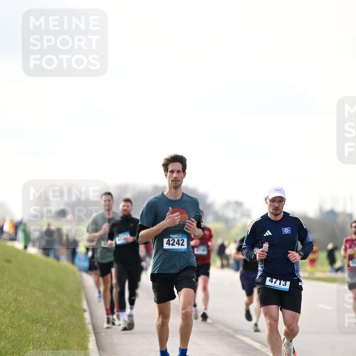 12.04.2026 - 45. Internationalen Wilhelmsburger Insellauf Dr. Thomas Lammeyer http://msf.ph/oto/9440849 12.04.2026 10:06:13 Laufen 4242, 4713 meine-sportfotos.de