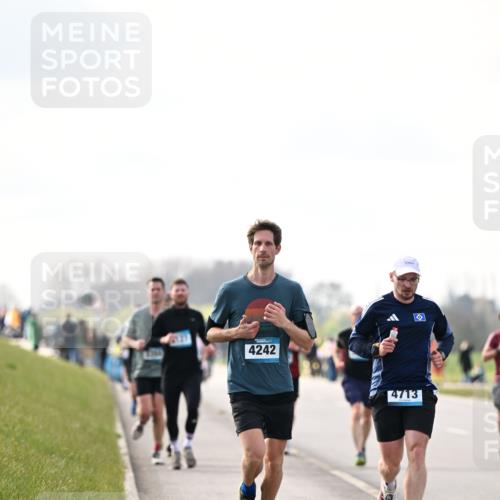 12.04.2026 - 45. Internationalen Wilhelmsburger Insellauf Dr. Thomas Lammeyer http://msf.ph/oto/9440851 12.04.2026 10:06:13 Laufen 4242, 4713 meine-sportfotos.de
