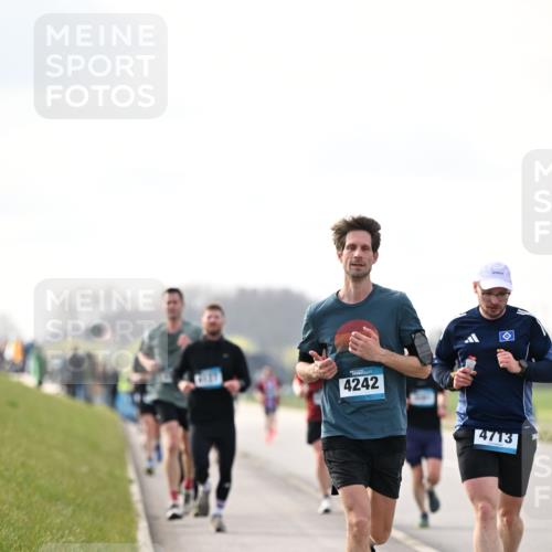 12.04.2026 - 45. Internationalen Wilhelmsburger Insellauf Dr. Thomas Lammeyer http://msf.ph/oto/9440858 12.04.2026 10:06:14 Laufen 4242, 4713 meine-sportfotos.de