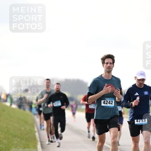 12.04.2026 - 45. Internationalen Wilhelmsburger Insellauf Dr. Thomas Lammeyer http://msf.ph/oto/9440860 12.04.2026 10:06:14 Laufen 4242, 4713 meine-sportfotos.de