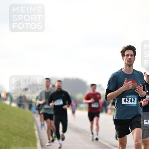 12.04.2026 - 45. Internationalen Wilhelmsburger Insellauf Dr. Thomas Lammeyer http://msf.ph/oto/9440865 12.04.2026 10:06:15 Laufen 4242, 47 meine-sportfotos.de