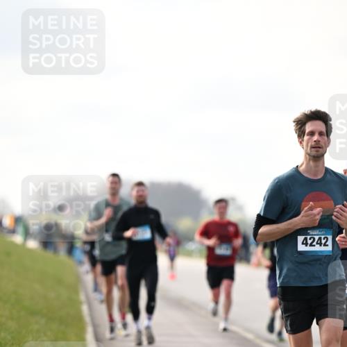 12.04.2026 - 45. Internationalen Wilhelmsburger Insellauf Dr. Thomas Lammeyer http://msf.ph/oto/9440866 12.04.2026 10:06:15 Laufen 4, 4242 meine-sportfotos.de