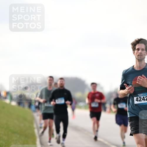 12.04.2026 - 45. Internationalen Wilhelmsburger Insellauf Dr. Thomas Lammeyer http://msf.ph/oto/9440868 12.04.2026 10:06:15 Laufen 4242 meine-sportfotos.de