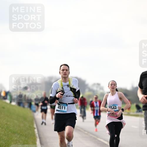 12.04.2026 - 45. Internationalen Wilhelmsburger Insellauf Dr. Thomas Lammeyer http://msf.ph/oto/9440916 12.04.2026 10:06:25 Laufen 4511, 2542 meine-sportfotos.de