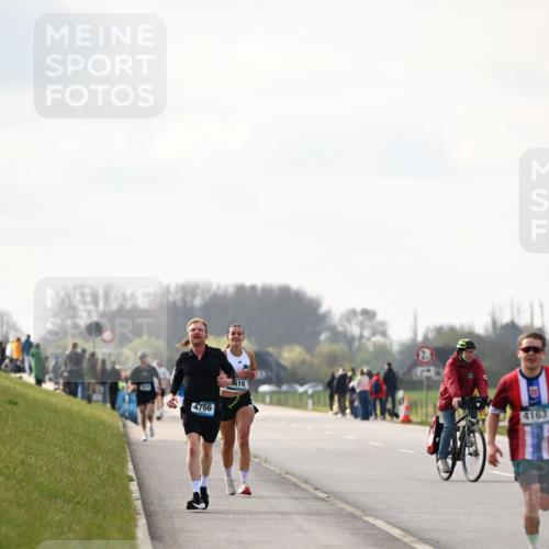 12.04.2026 - 45. Internationalen Wilhelmsburger Insellauf Dr. Thomas Lammeyer http://msf.ph/oto/9440947 12.04.2026 10:06:30 Laufen 4766, 619, 4163 meine-sportfotos.de