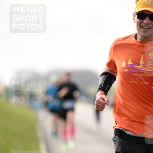 12.04.2026 - 45. Internationalen Wilhelmsburger Insellauf Dr. Thomas Lammeyer http://msf.ph/oto/9441199 12.04.2026 10:07:28 Laufen 111, 2025 meine-sportfotos.de