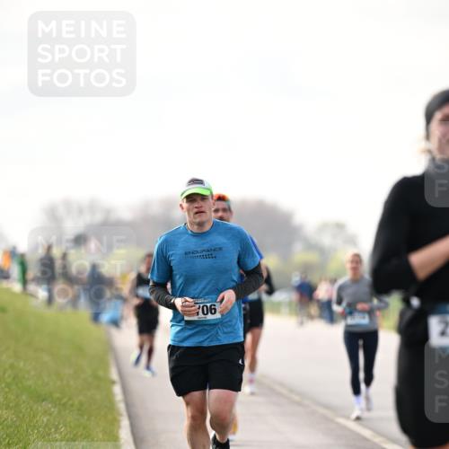 12.04.2026 - 45. Internationalen Wilhelmsburger Insellauf Dr. Thomas Lammeyer http://msf.ph/oto/9441219 12.04.2026 10:07:33 Laufen 706 meine-sportfotos.de