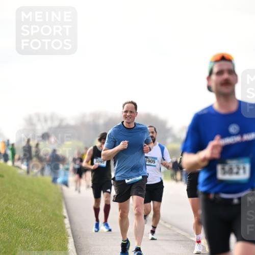 12.04.2026 - 45. Internationalen Wilhelmsburger Insellauf Dr. Thomas Lammeyer http://msf.ph/oto/9441241 12.04.2026 10:07:37 Laufen 095, 3905 meine-sportfotos.de