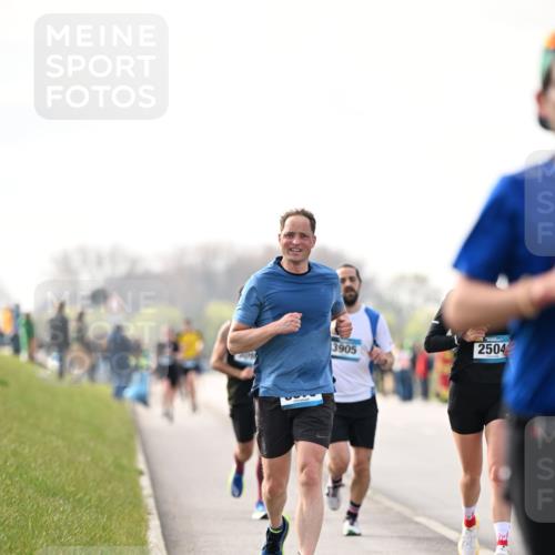 12.04.2026 - 45. Internationalen Wilhelmsburger Insellauf Dr. Thomas Lammeyer http://msf.ph/oto/9441246 12.04.2026 10:07:38 Laufen 2504, 3905 meine-sportfotos.de