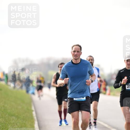 12.04.2026 - 45. Internationalen Wilhelmsburger Insellauf Dr. Thomas Lammeyer http://msf.ph/oto/9441251 12.04.2026 10:07:39 Laufen 25 meine-sportfotos.de