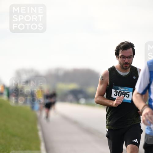 12.04.2026 - 45. Internationalen Wilhelmsburger Insellauf Dr. Thomas Lammeyer http://msf.ph/oto/9441275 12.04.2026 10:07:44 Laufen 45, 3095 meine-sportfotos.de
