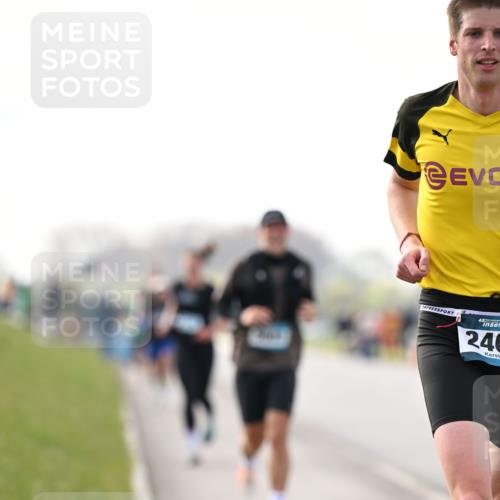 12.04.2026 - 45. Internationalen Wilhelmsburger Insellauf Dr. Thomas Lammeyer http://msf.ph/oto/9441372 12.04.2026 10:08:06 Laufen 663, 45, 240 meine-sportfotos.de