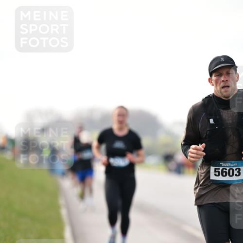 12.04.2026 - 45. Internationalen Wilhelmsburger Insellauf Dr. Thomas Lammeyer http://msf.ph/oto/9441394 12.04.2026 10:08:09 Laufen 16, 45, 5603 meine-sportfotos.de