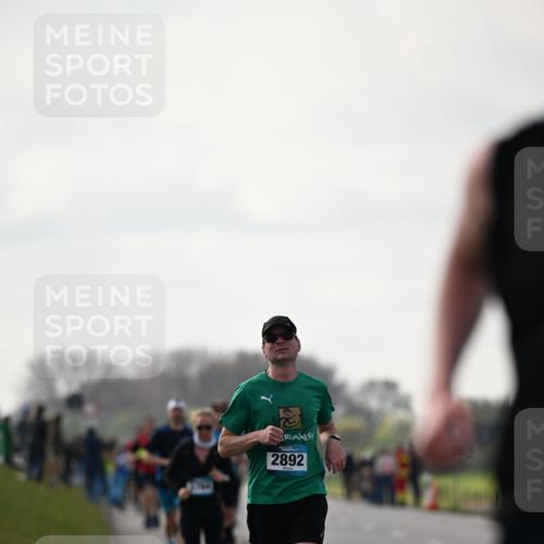 12.04.2026 - 45. Internationalen Wilhelmsburger Insellauf Dr. Thomas Lammeyer http://msf.ph/oto/9441464 12.04.2026 10:08:22 Laufen 2892 meine-sportfotos.de