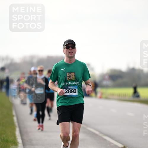 12.04.2026 - 45. Internationalen Wilhelmsburger Insellauf Dr. Thomas Lammeyer http://msf.ph/oto/9441472 12.04.2026 10:08:24 Laufen 2892 meine-sportfotos.de