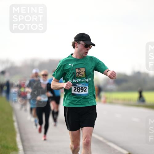 12.04.2026 - 45. Internationalen Wilhelmsburger Insellauf Dr. Thomas Lammeyer http://msf.ph/oto/9441476 12.04.2026 10:08:24 Laufen 2892 meine-sportfotos.de