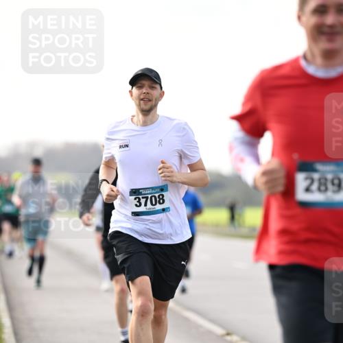 12.04.2026 - 45. Internationalen Wilhelmsburger Insellauf Dr. Thomas Lammeyer http://msf.ph/oto/9441605 12.04.2026 10:08:49 Laufen 3708, 289 meine-sportfotos.de