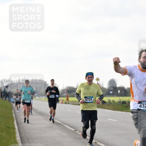 12.04.2026 - 45. Internationalen Wilhelmsburger Insellauf Dr. Thomas Lammeyer http://msf.ph/oto/9441861 12.04.2026 10:09:30 Laufen 5731, 432 meine-sportfotos.de