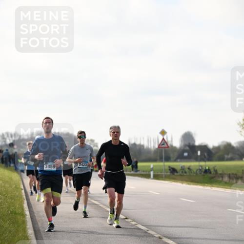 12.04.2026 - 45. Internationalen Wilhelmsburger Insellauf Dr. Thomas Lammeyer http://msf.ph/oto/9442053 12.04.2026 10:10:13 Laufen 2423, 2459 meine-sportfotos.de