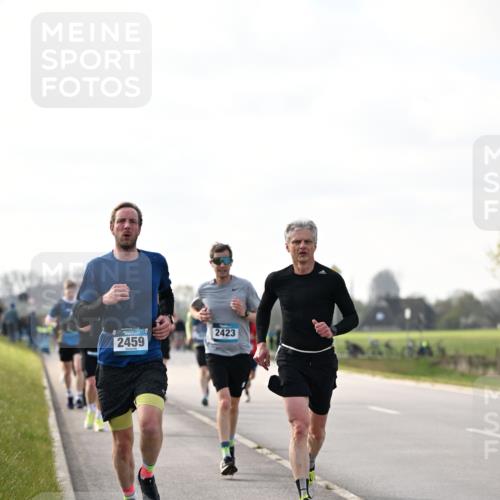12.04.2026 - 45. Internationalen Wilhelmsburger Insellauf Dr. Thomas Lammeyer http://msf.ph/oto/9442061 12.04.2026 10:10:14 Laufen 2423, 2459 meine-sportfotos.de