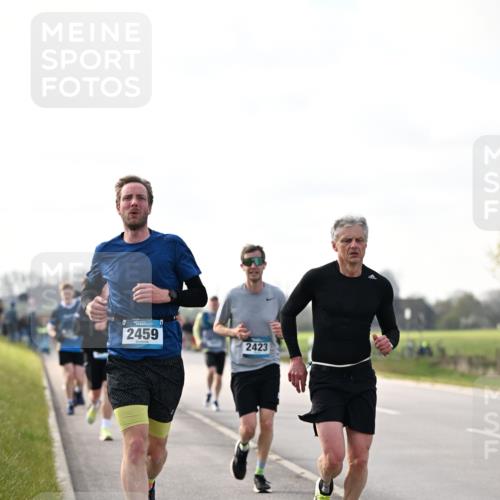 12.04.2026 - 45. Internationalen Wilhelmsburger Insellauf Dr. Thomas Lammeyer http://msf.ph/oto/9442065 12.04.2026 10:10:15 Laufen 2459, 2423 meine-sportfotos.de