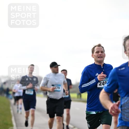 12.04.2026 - 45. Internationalen Wilhelmsburger Insellauf Dr. Thomas Lammeyer http://msf.ph/oto/9442198 12.04.2026 10:10:57 Laufen 379, 249 meine-sportfotos.de