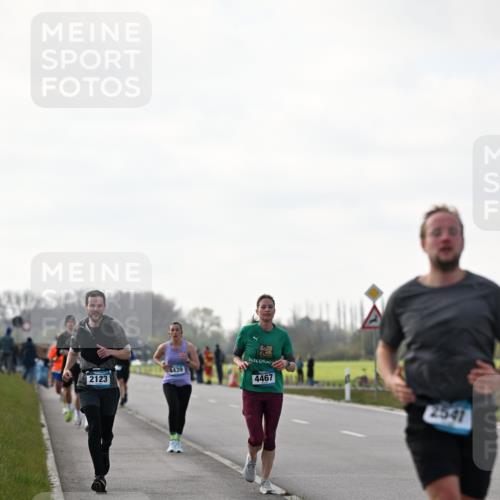 12.04.2026 - 45. Internationalen Wilhelmsburger Insellauf Dr. Thomas Lammeyer http://msf.ph/oto/9442262 12.04.2026 10:11:08 Laufen 4439, 2123, 4467, 2541 meine-sportfotos.de