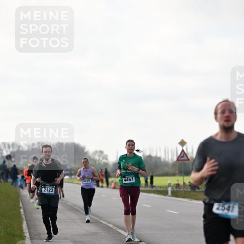 12.04.2026 - 45. Internationalen Wilhelmsburger Insellauf Dr. Thomas Lammeyer http://msf.ph/oto/9442263 12.04.2026 10:11:08 Laufen 2123, 4439, 4467, 2541 meine-sportfotos.de